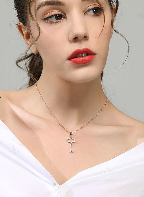 女性网红项链搭配,女性网红项链搭配指南